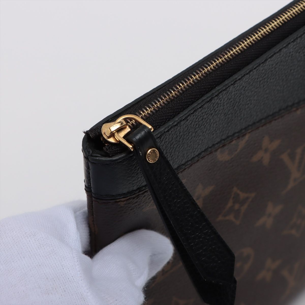 Louis Vuitton Daily Pouch