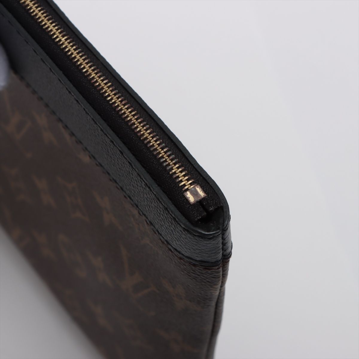 Louis Vuitton Daily Pouch